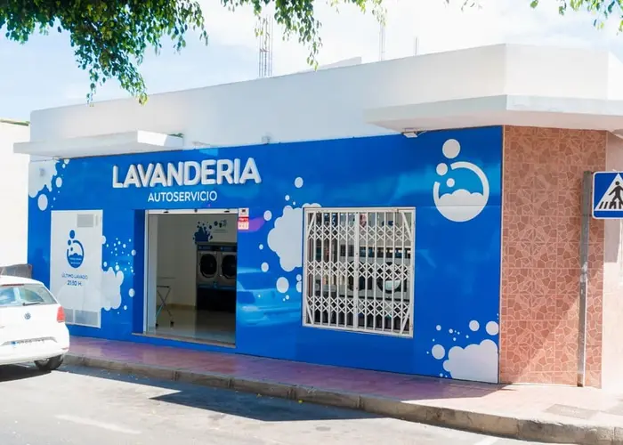 Fassade des Lavandería Azul in El Fraile, in der Calle Fuerteventura 73, Arona