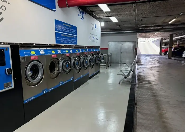 Innenansicht des Lavandería Azul im CC Siam Mall, im Untergeschoss -1