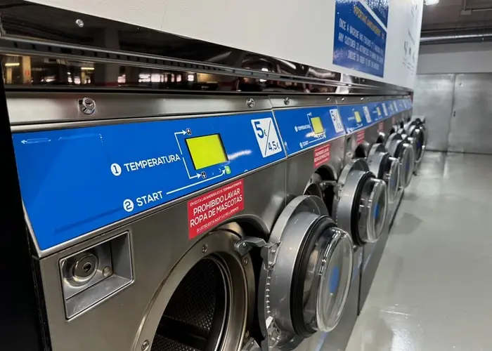 Bedienfeld einer Waschmaschine im CC Siam Mall: Temperatur und START-Taste
